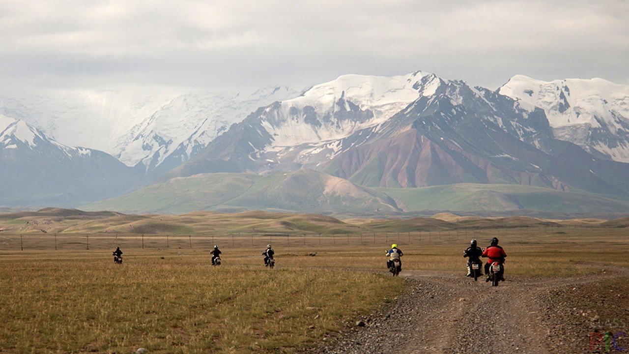 Grand pamir. Горный джайлоо Памир. Южный Памир туристы. Южный Памир горы. Памир горы 2022.