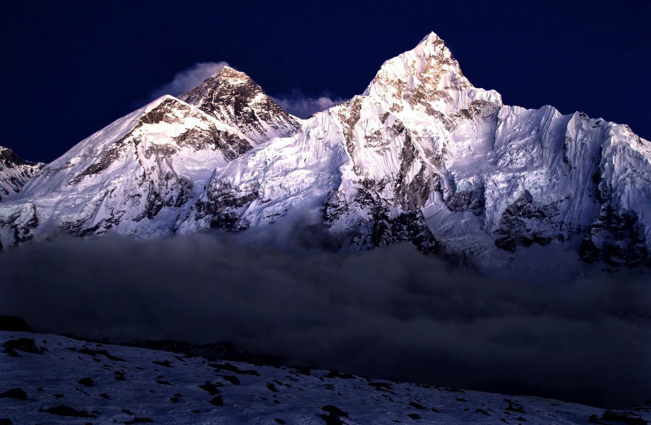 Картинки высокие горы. Эверест Джомолунгма. Горная вершина Джомолунгма (Эверест). Гималаи и Эверест высота. Денали Белуха Чогори Эверест Канченджанга.