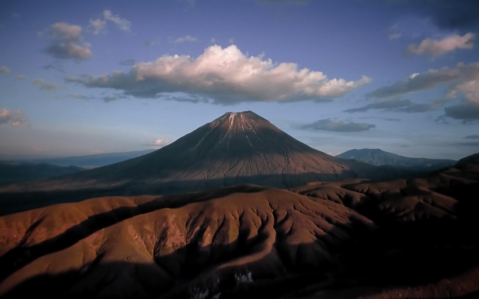 Самые высокие африки. Африка вулкан Килиманджаро. Потухший вулкан Килиманджаро. Вулкан Килиманджаро извержение. Стратовулкан Африки — Килиманджаро.