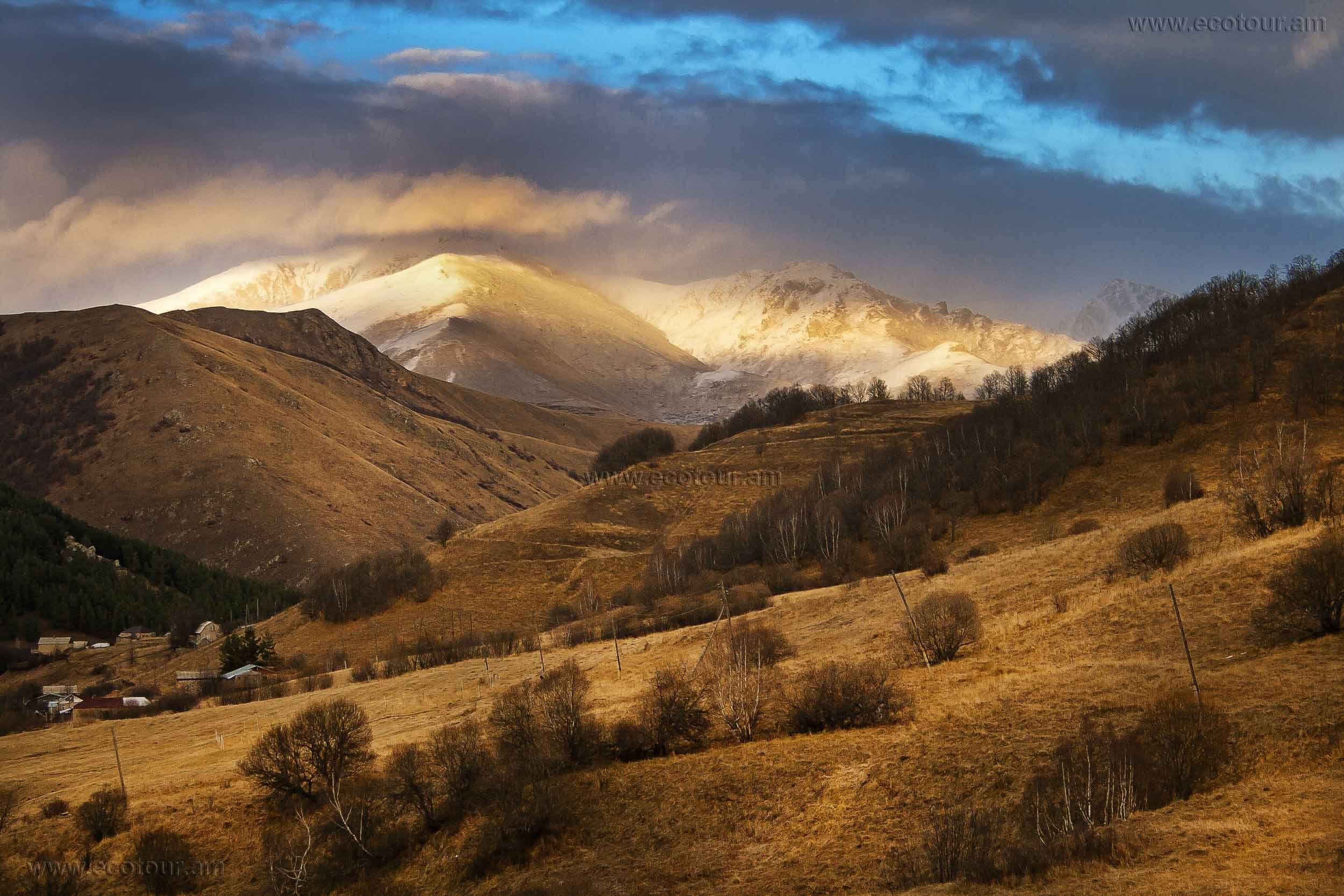 Ереван сентябрь. Карабах природа Арарат. Иджеван горы. Пейзажи Армении гора Арарат. Иджеван гора Арагац.