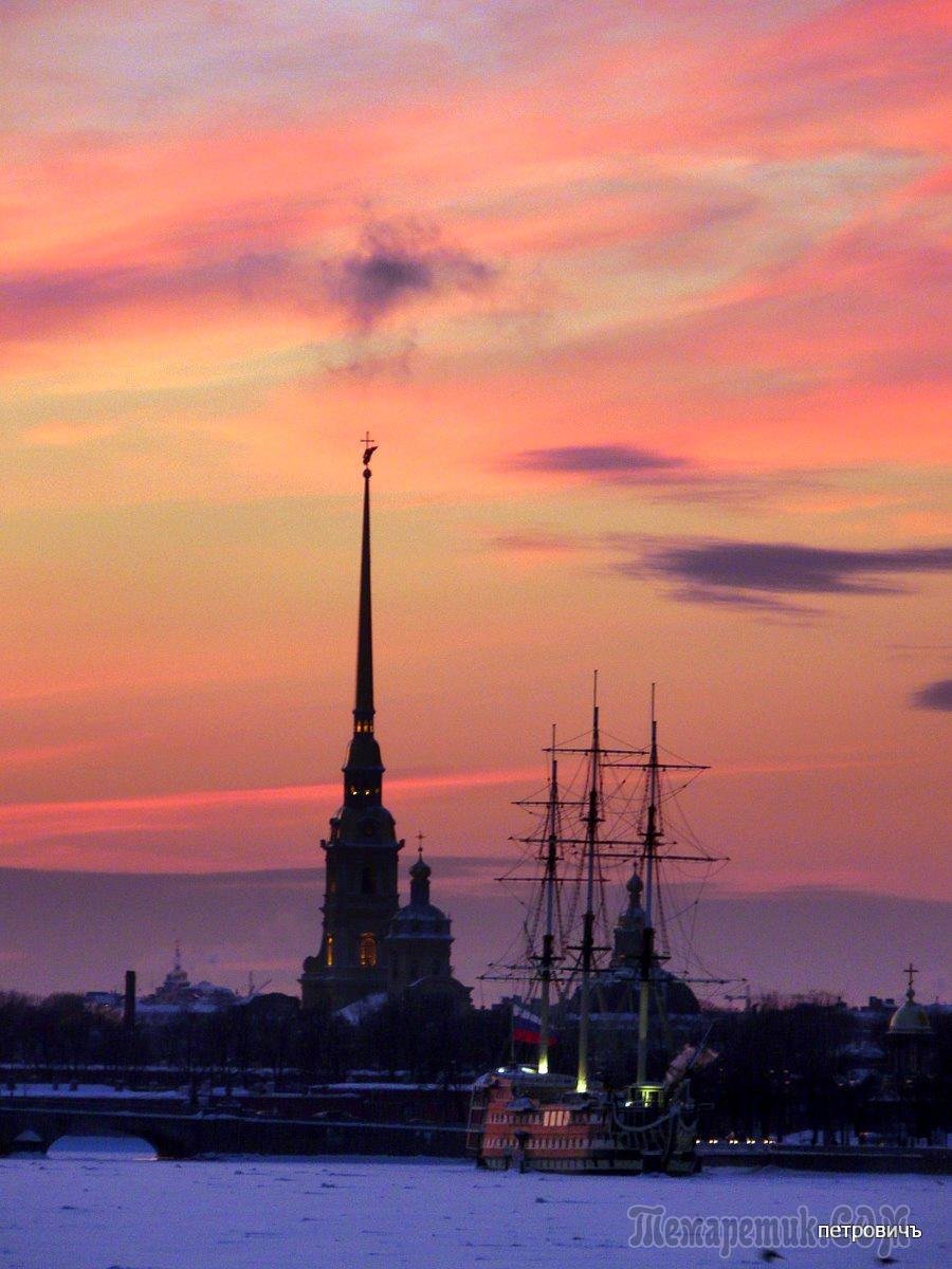Закат солнца в петербурге. Адмиралтейство в Санкт-Петербурге на закате. Адмиралтейство СПБ розовый закат. Петропавловская крепость на рассвете. Рассвет в Питере.