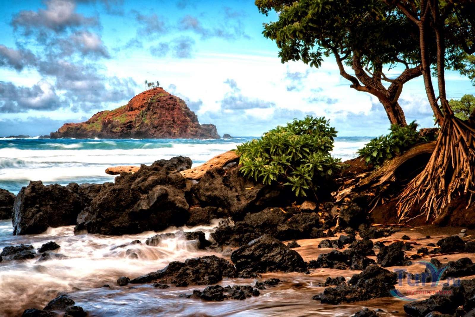 Perfect island. Мауи Гавайи. Мауи остров. Пляж Хонокалани, остров Мауи, Гавайи, США. Картинка остров Мауи.