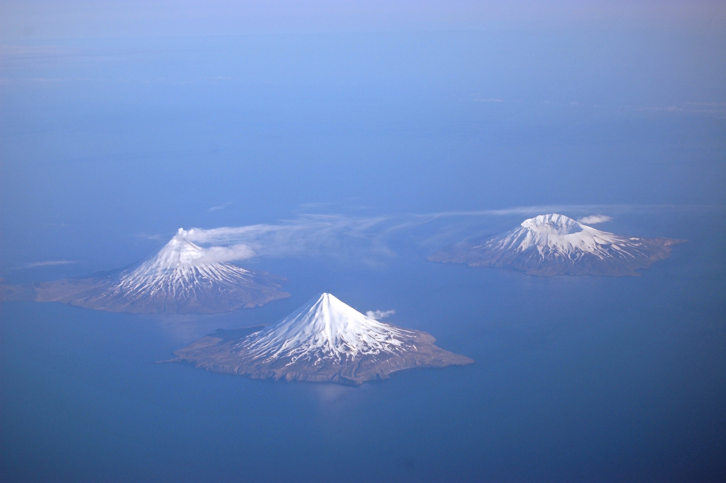 Вулканический остров в тихом океане. Аляска и Алеутские острова. Вулканы Алеутских островов. Вулкан Алаид. Супервулкан Алеутские острова.