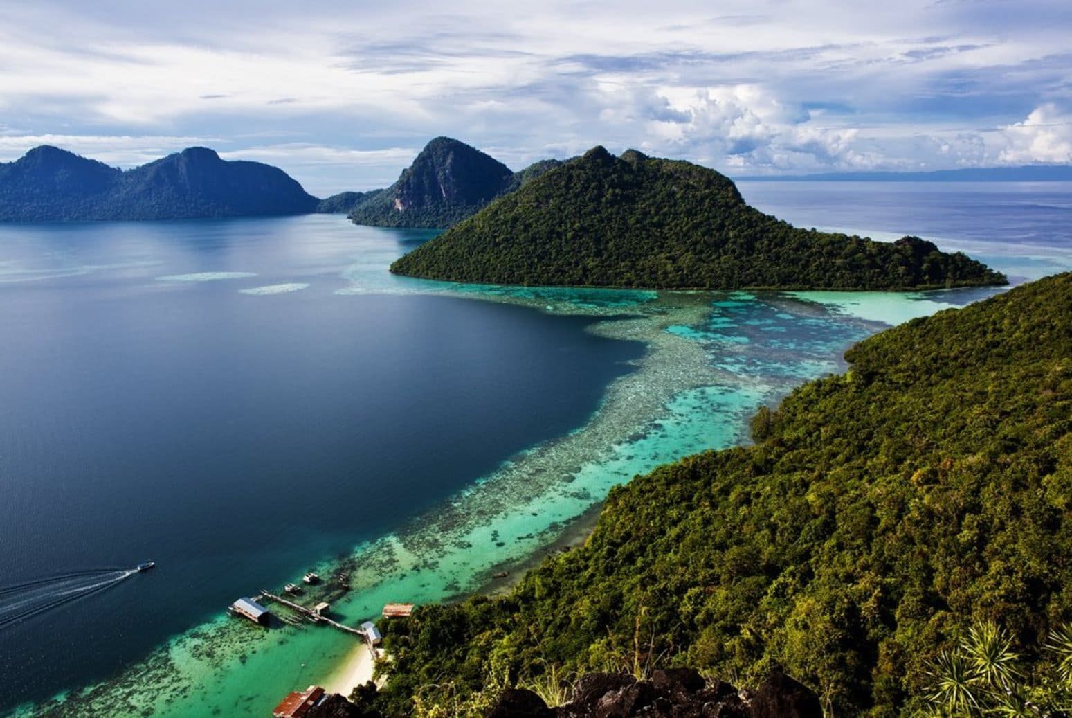 Остров калимантан 6. Индонезия остров Калимантан. Борнео Малайзия. Индонезия Калимантан Борнео. Малайзия остров Sabah.