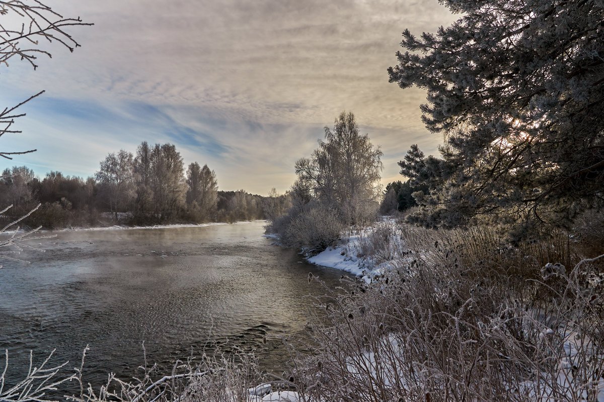 Бурная река зимой