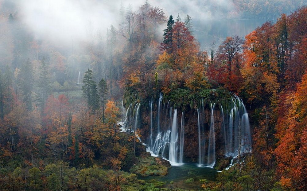 Хорватия осень на Плитвицких Озерах