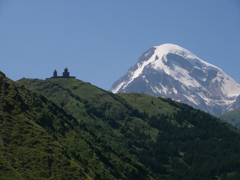 Казбек гора на атласе