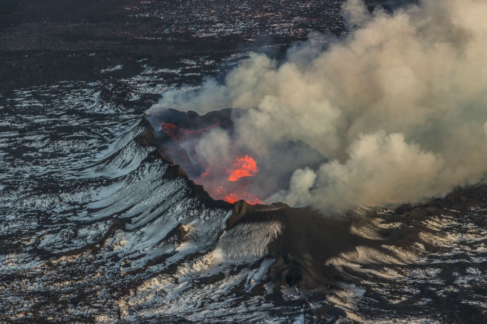 Вулкан в Исландии Эйяфьятлайокудль