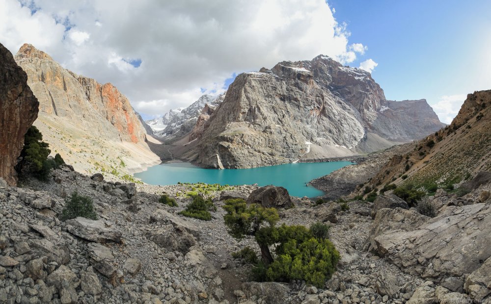 Озеро большое Алло Таджикистан