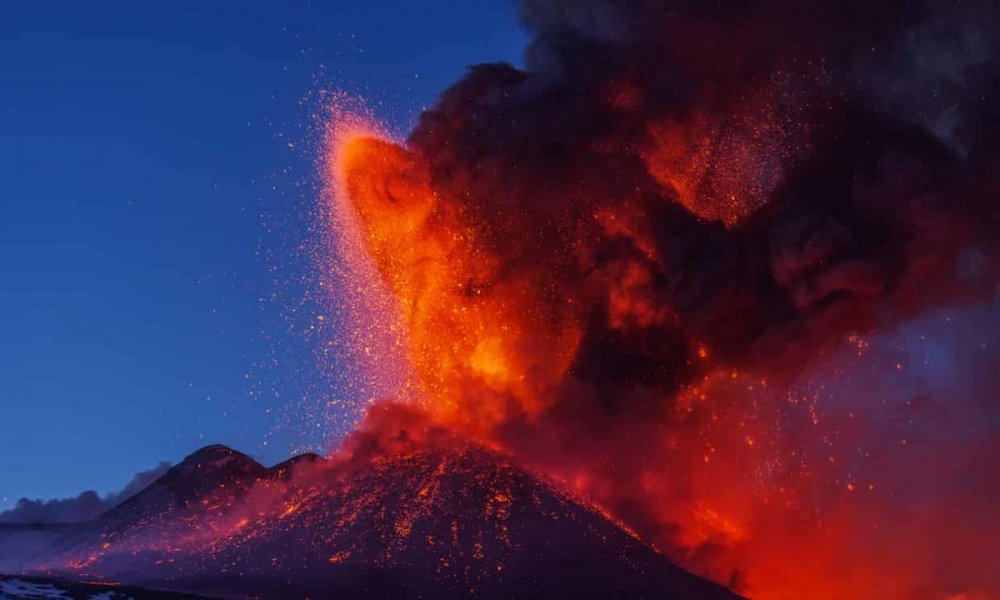 Вулкан Этна 2002