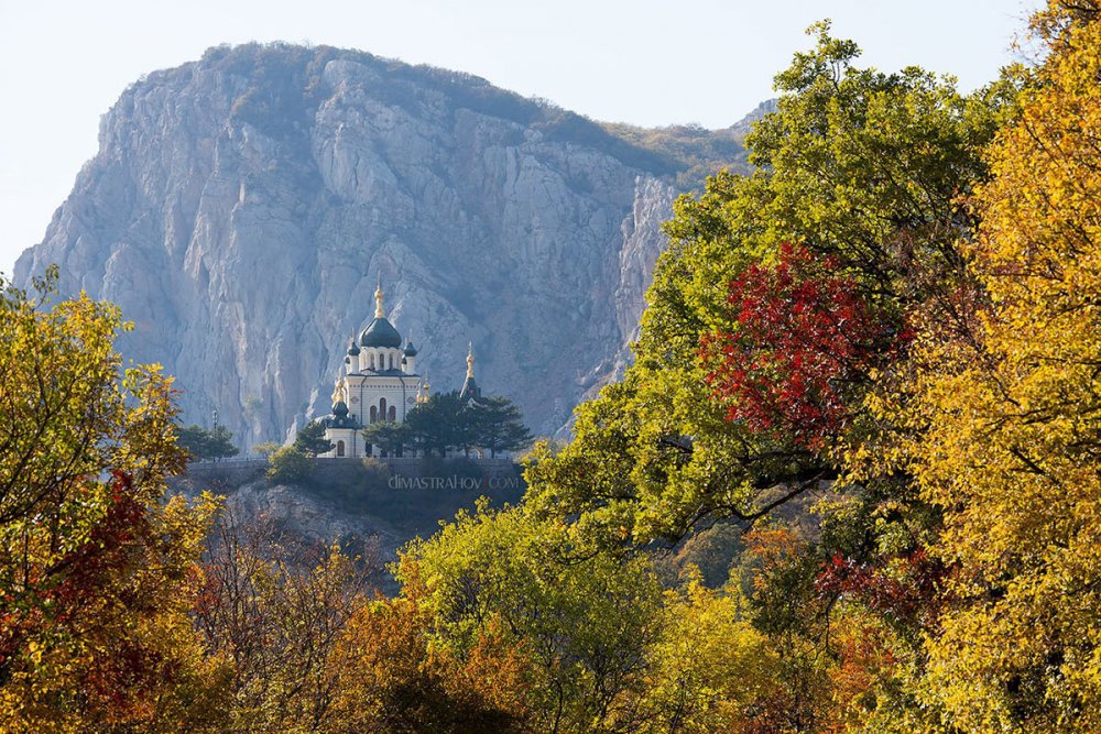 Форосская Церковь в Крыму осенью