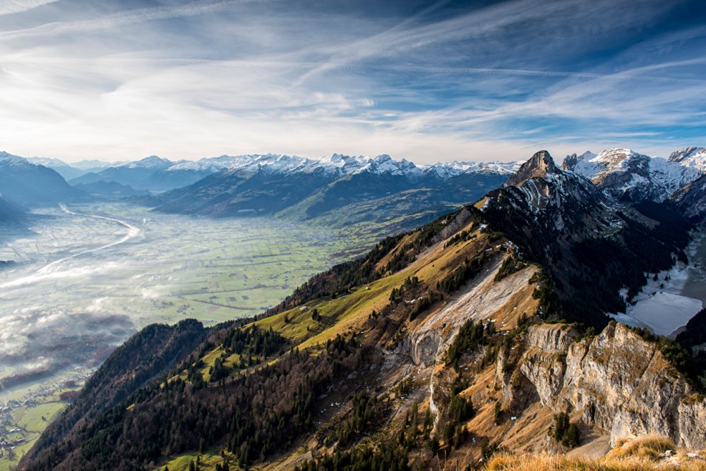 Горы Швейцарии с высоты птичьего полета