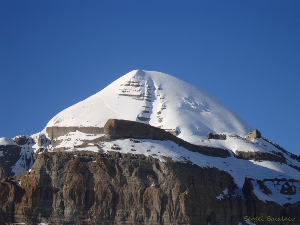 Гора пирамида Кайлас