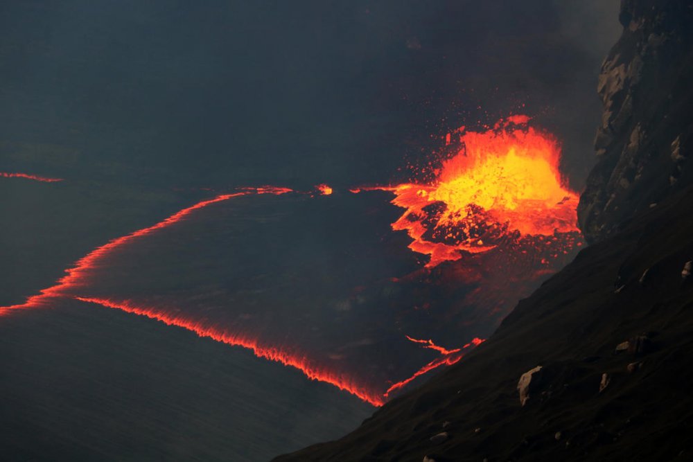 Лесные пожары и извержение вулканов