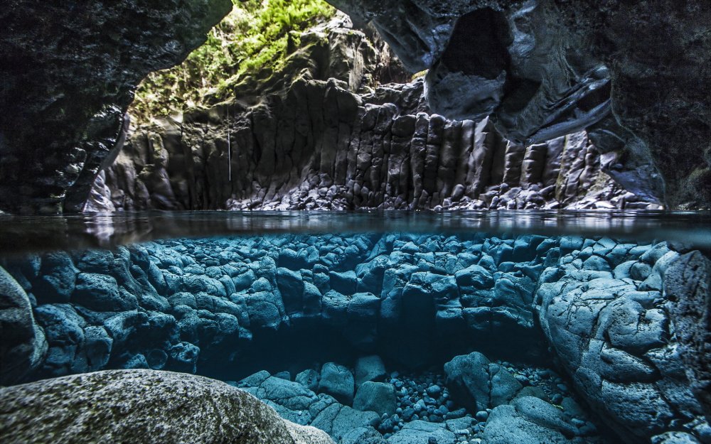 Пещера с водой