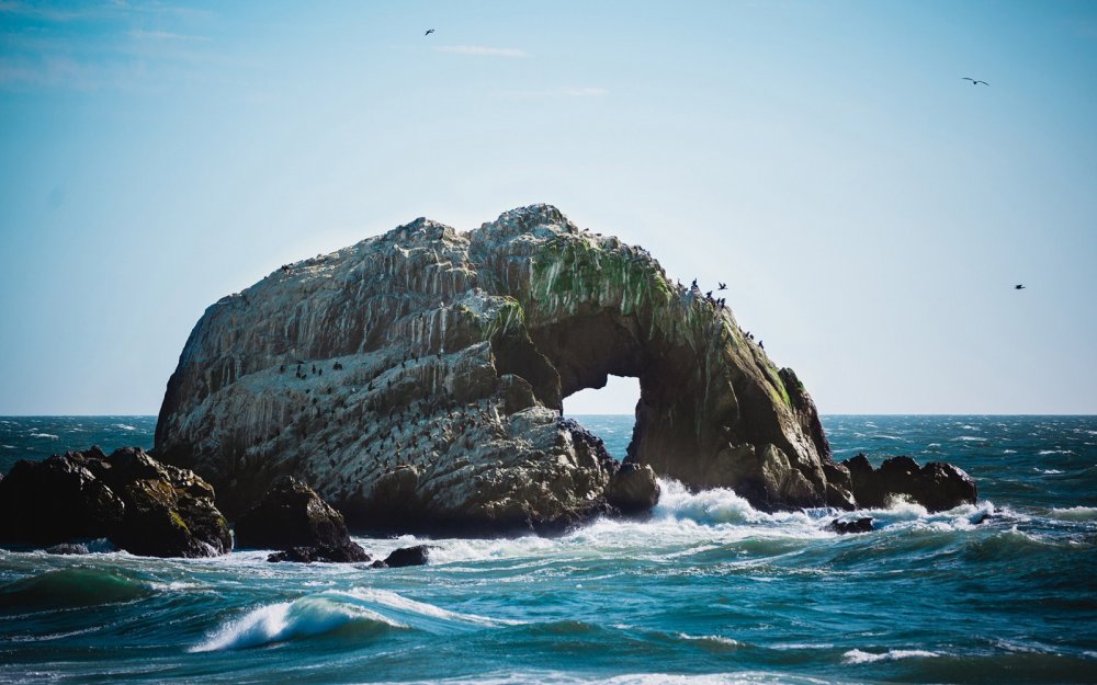 Скалы из моря
