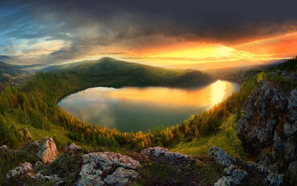 Рассвет на Горном озере