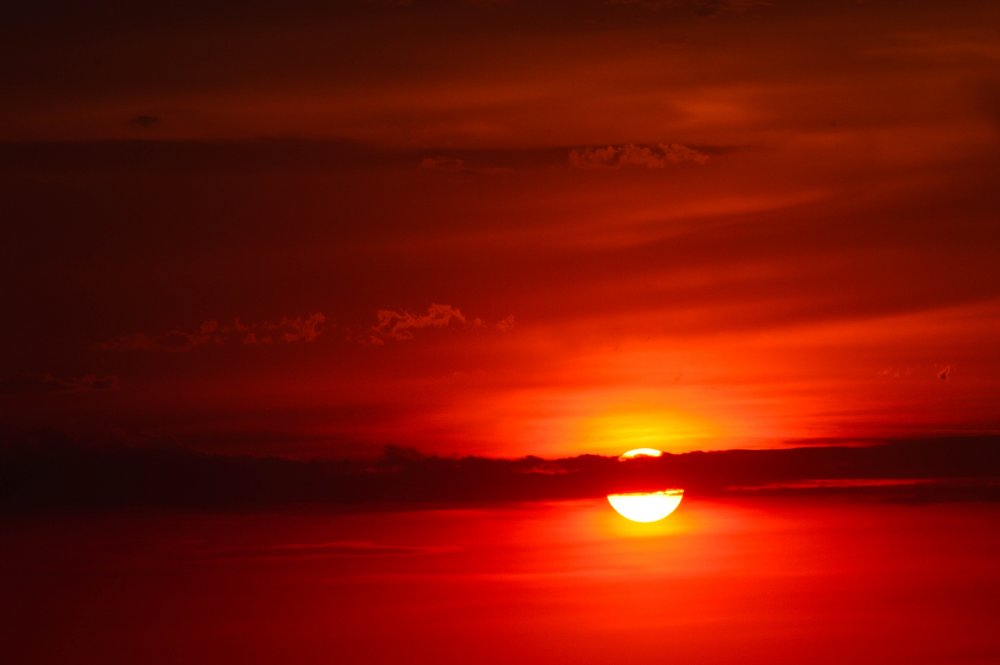 Красное солнце на закате