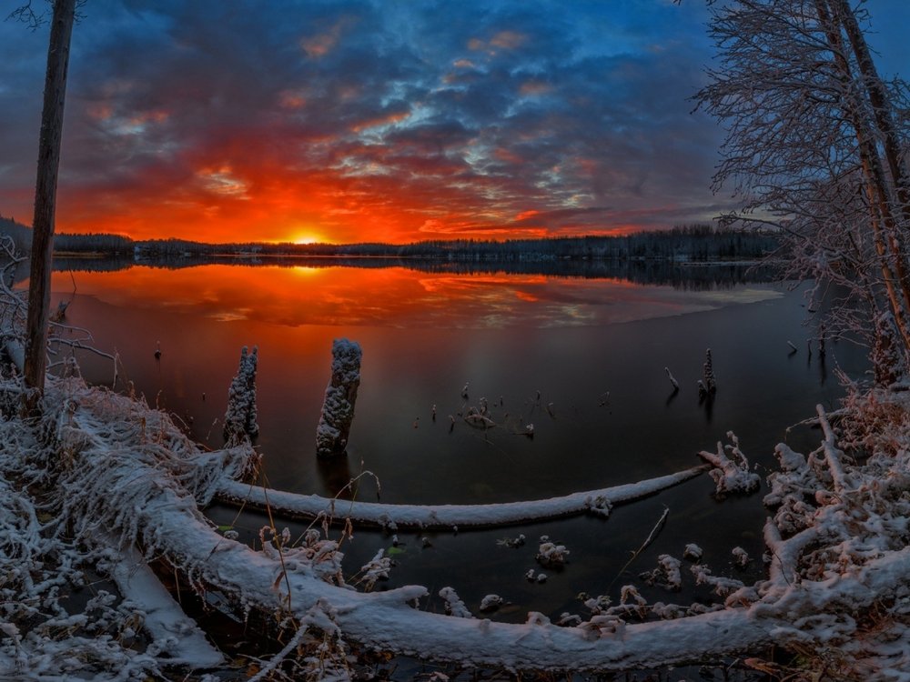 Рассвет в Сибири зимой