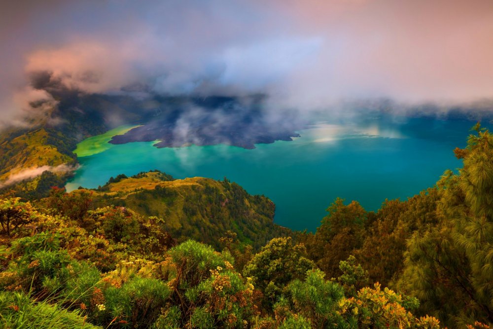 Джунгли вулканы озера Индонезии