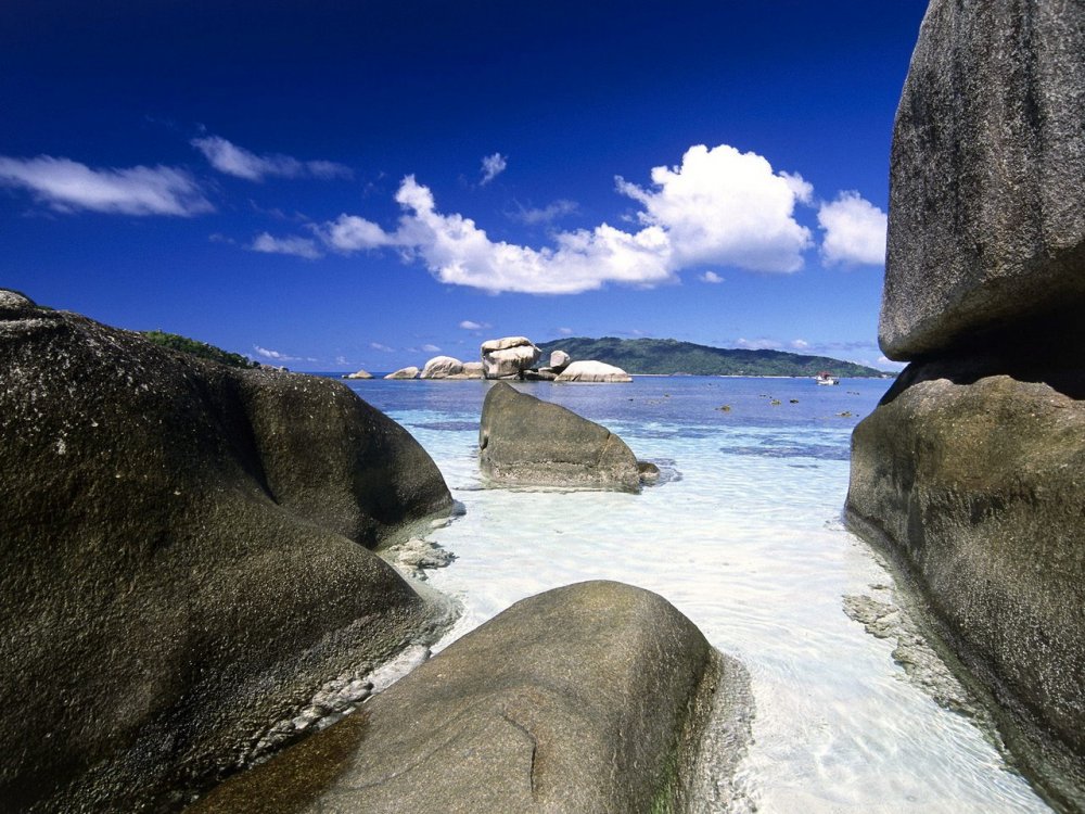 Сейшельские острова камни