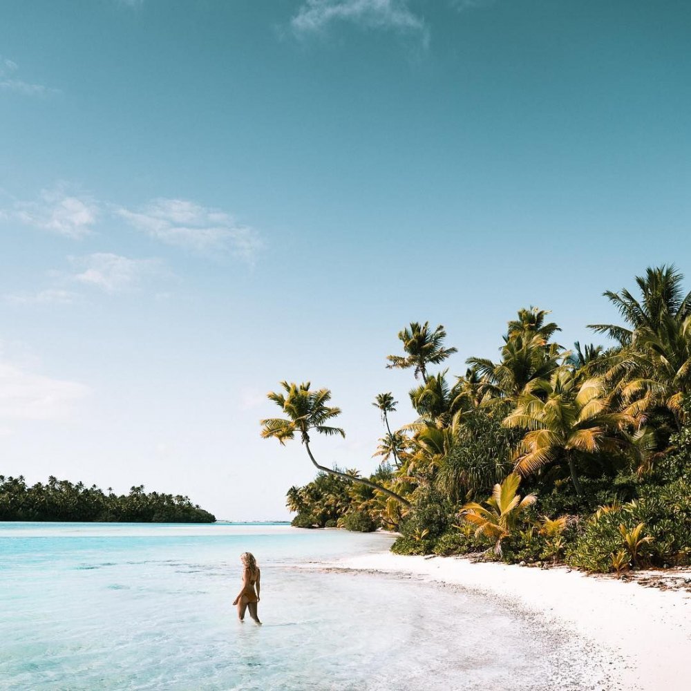 Острова с пальмами и белым песком