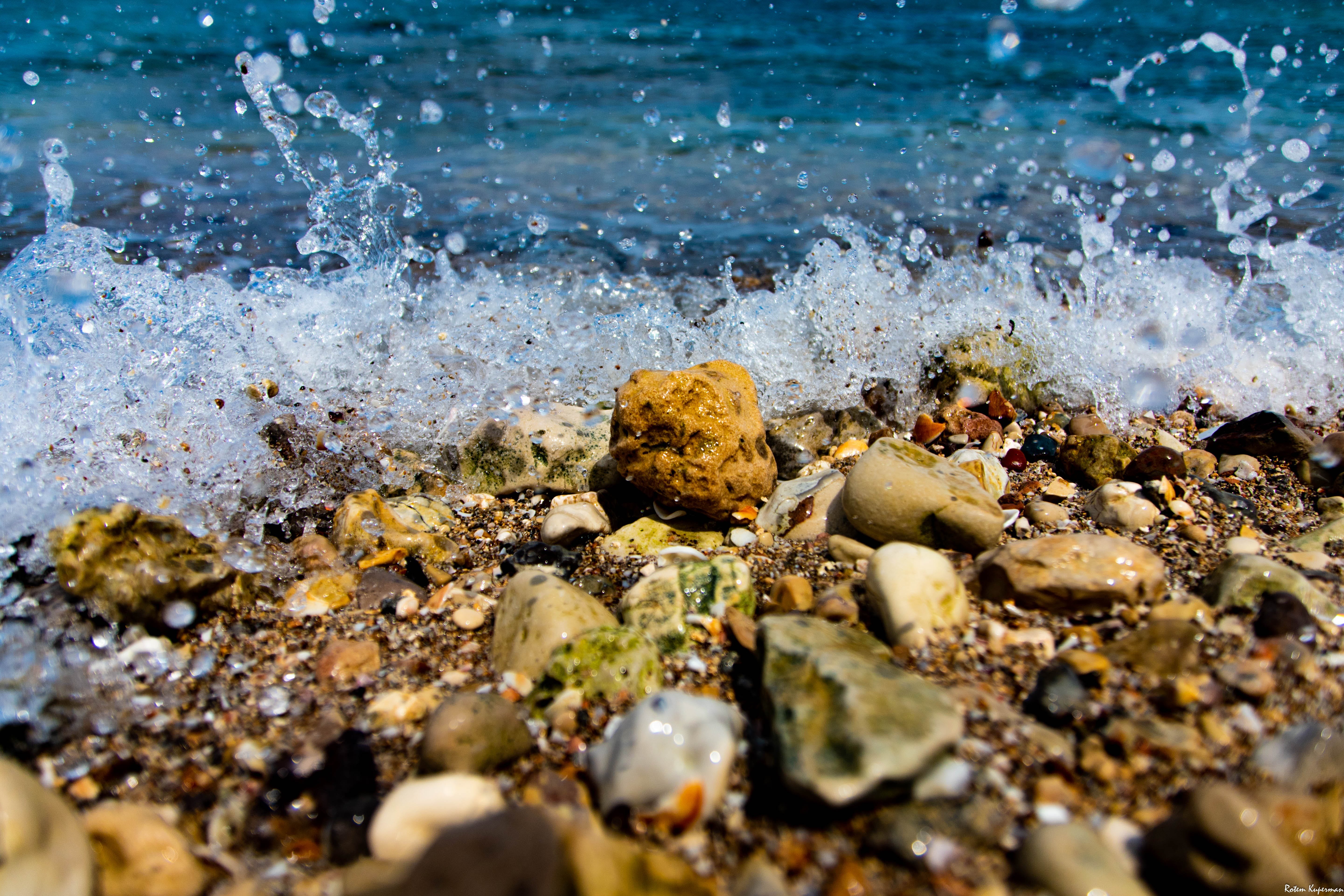 Тихий плеск воды. Каменистый пляж в Анапе. Анапа галечный пляж.