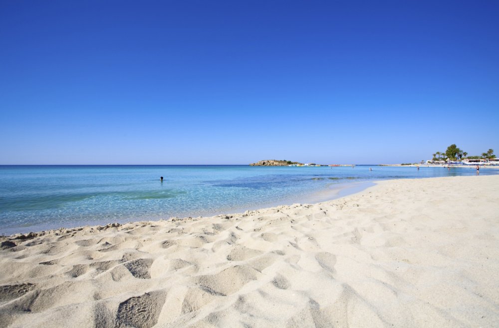 Пляж Нисси Бич Кипр