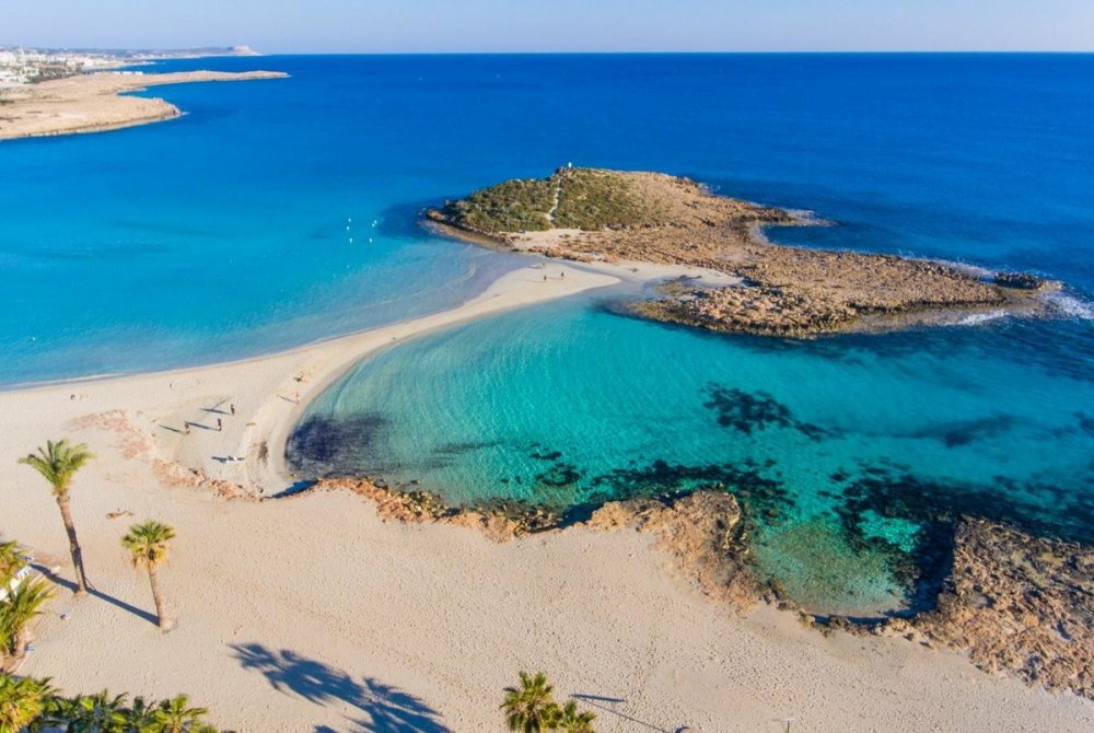 Пляж Нисси Кипр