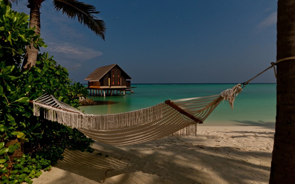 Мальдивы гамак на пляже