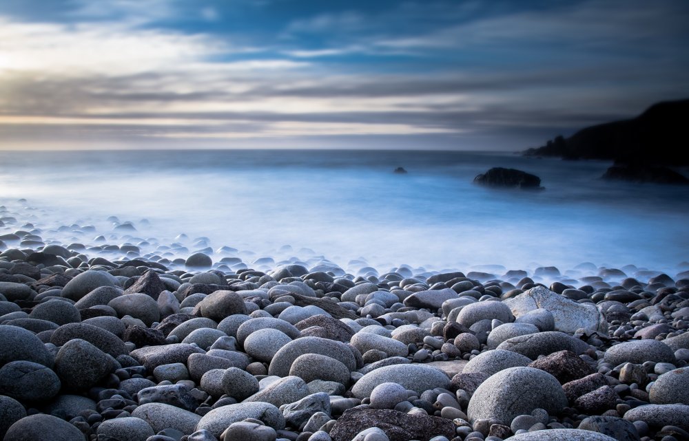 Каменистый берег моря