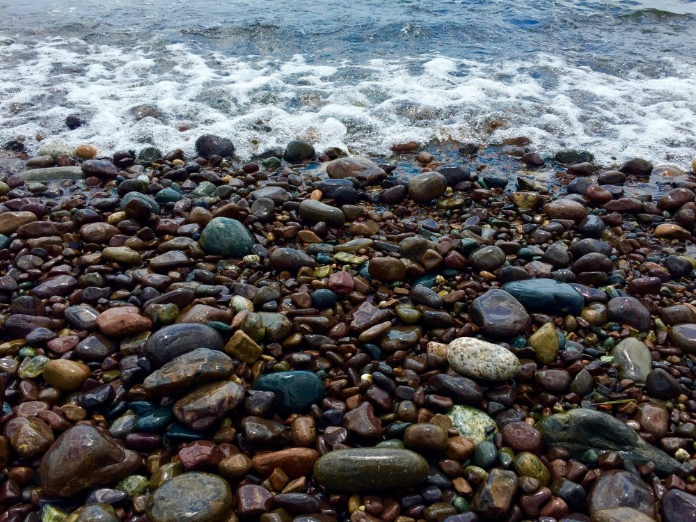 Морской пейзаж с камнями