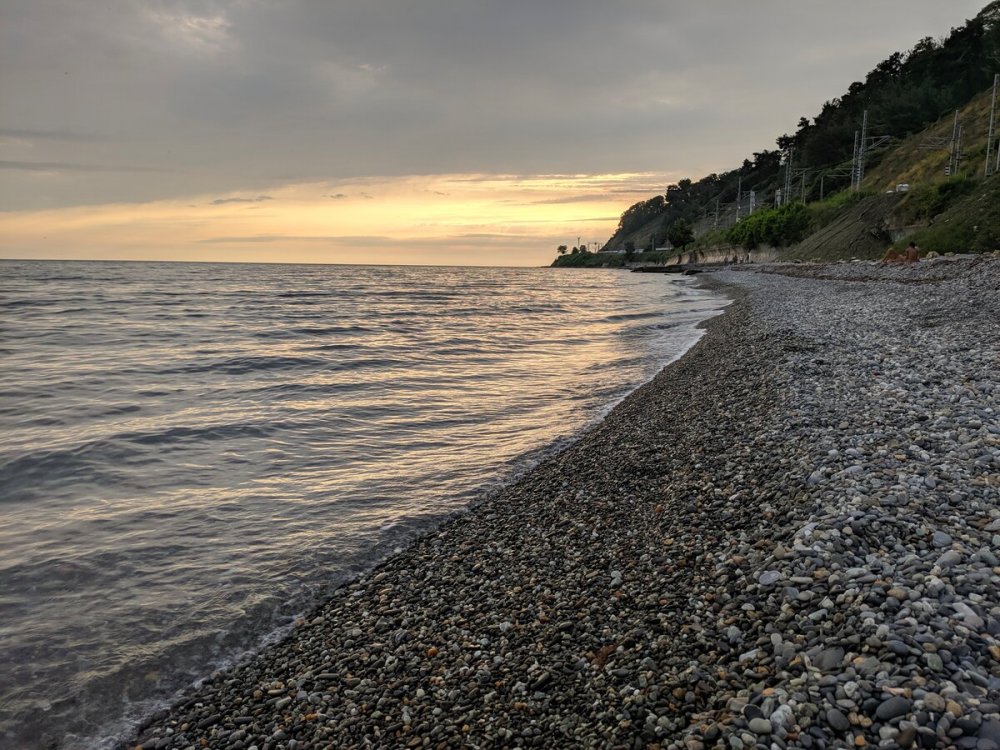 Черное море Вардане галечный пляж