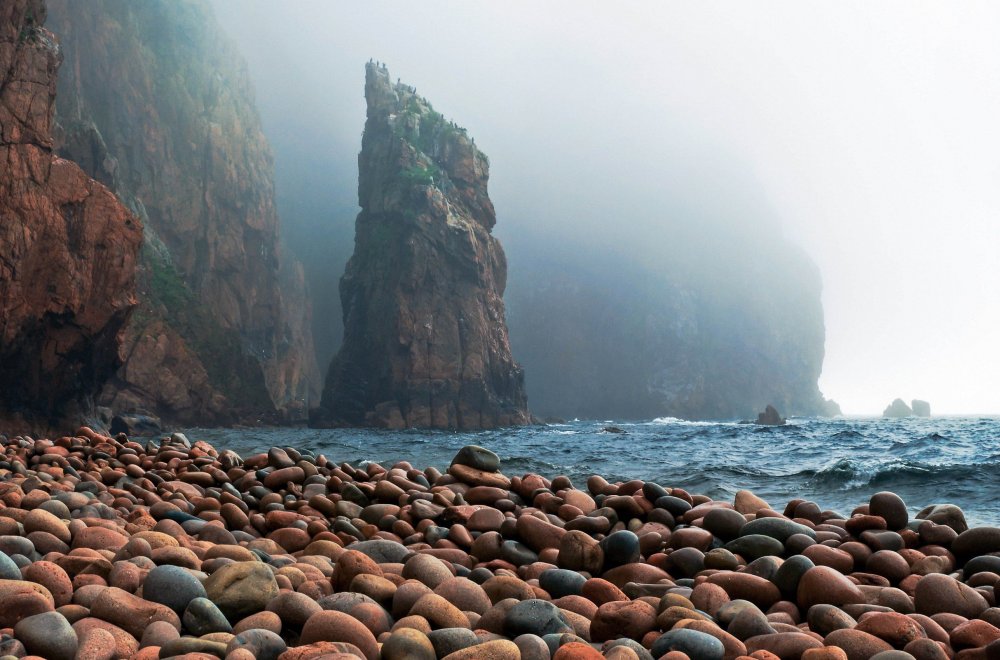 Шантарские острова камни скалы