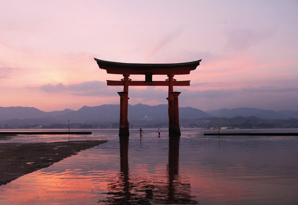 Япония ворота тории в море