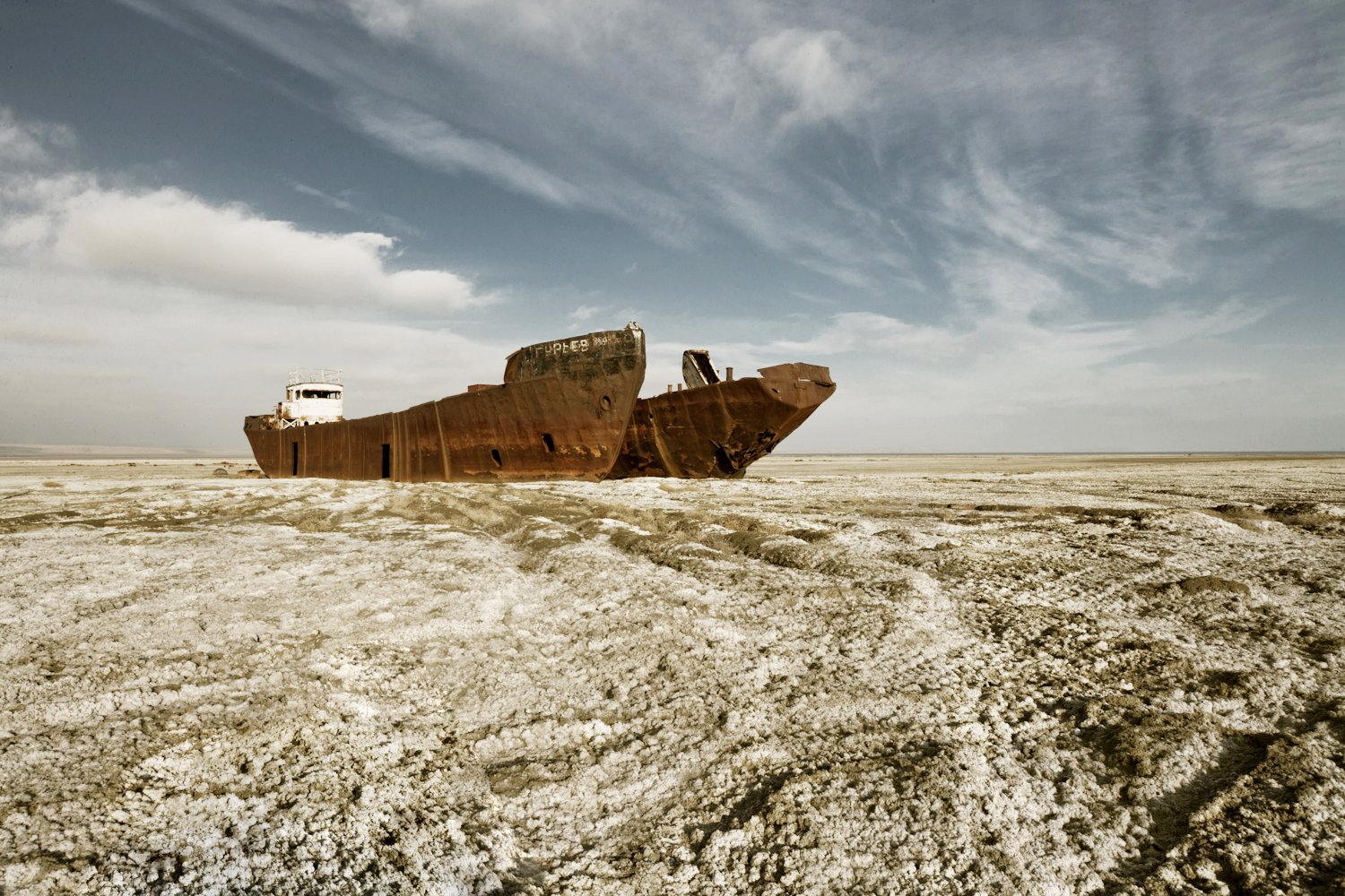 Аральское море. Западное Аральское море. Аральское море корабли в пустыне. Казахстан Аральское море. Аральское море 2010.