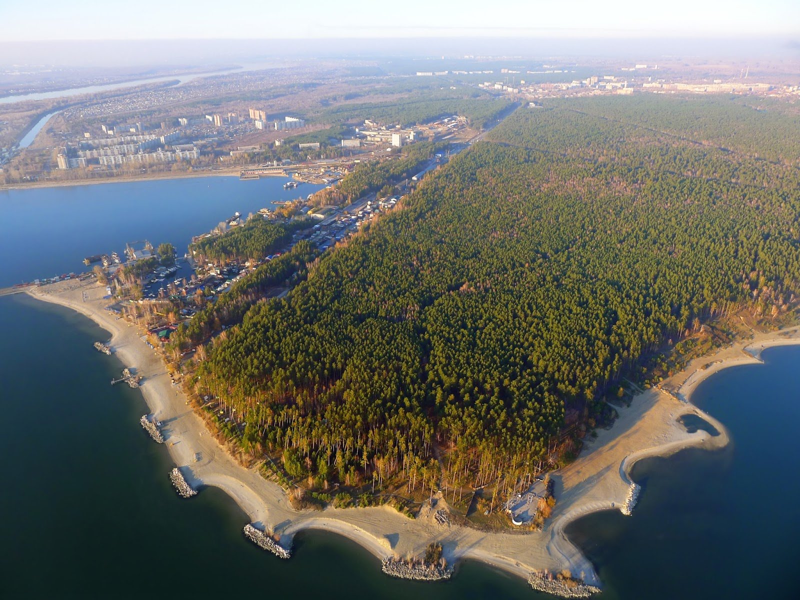 Базы на обском море. Обское море Новосибирск. Обское море Новосибирск вид с города. Академгородок Новосибирское водохранилище Обское море отдых. Обское море вид сверху.