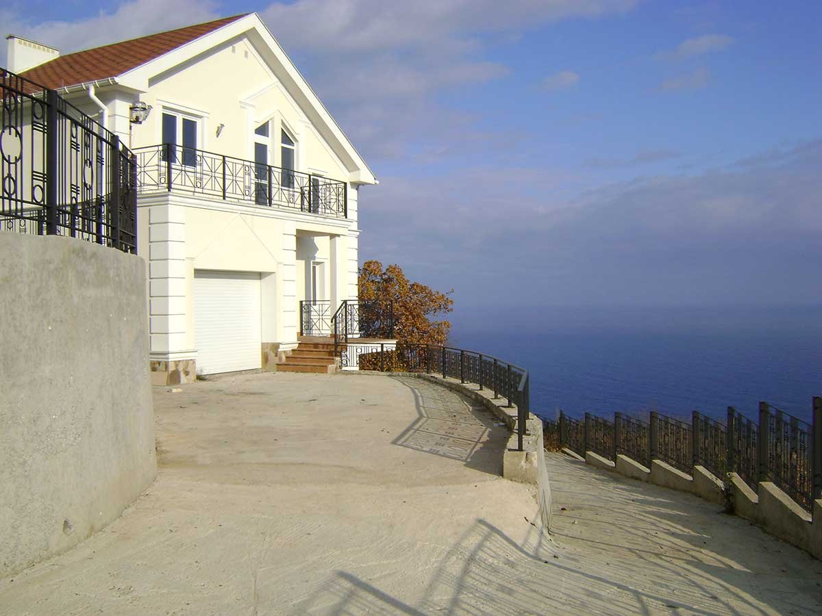 Дом на юбк. Ялта дом у моря. Малый Маяк. Дом на Южном берегу Крыма.