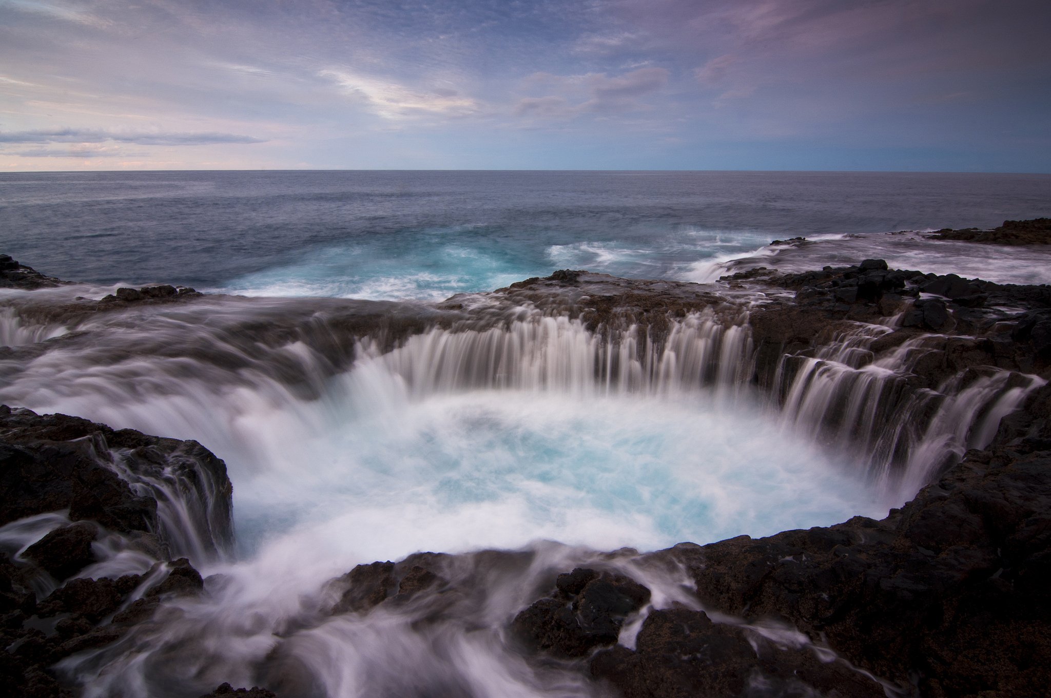 Океан море водопад. Доминиканская Республика океан. Водопад в море. Доминикана природа. Обои на рабочий стол Доминикана.