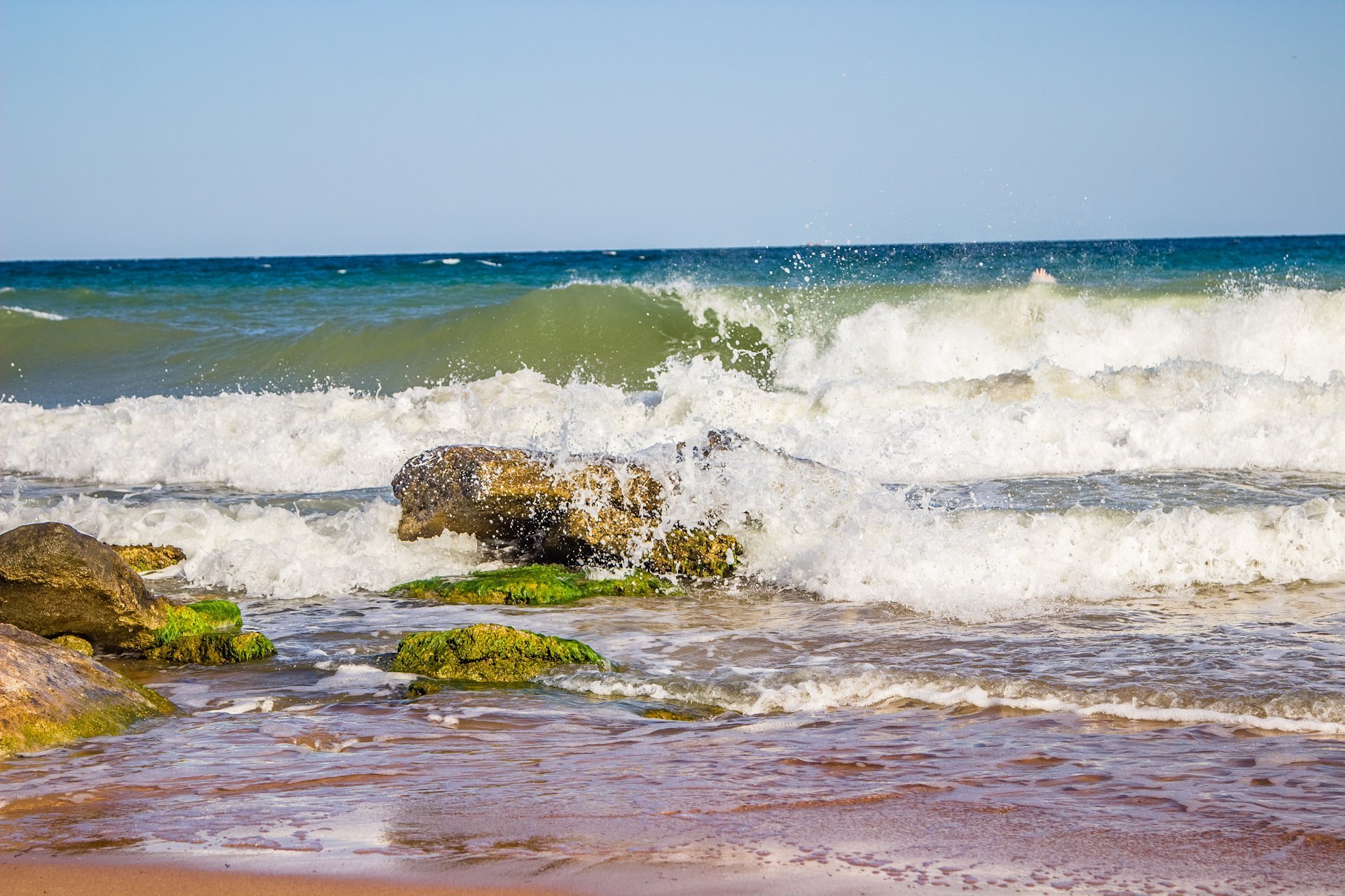 море и пляж в феодосии