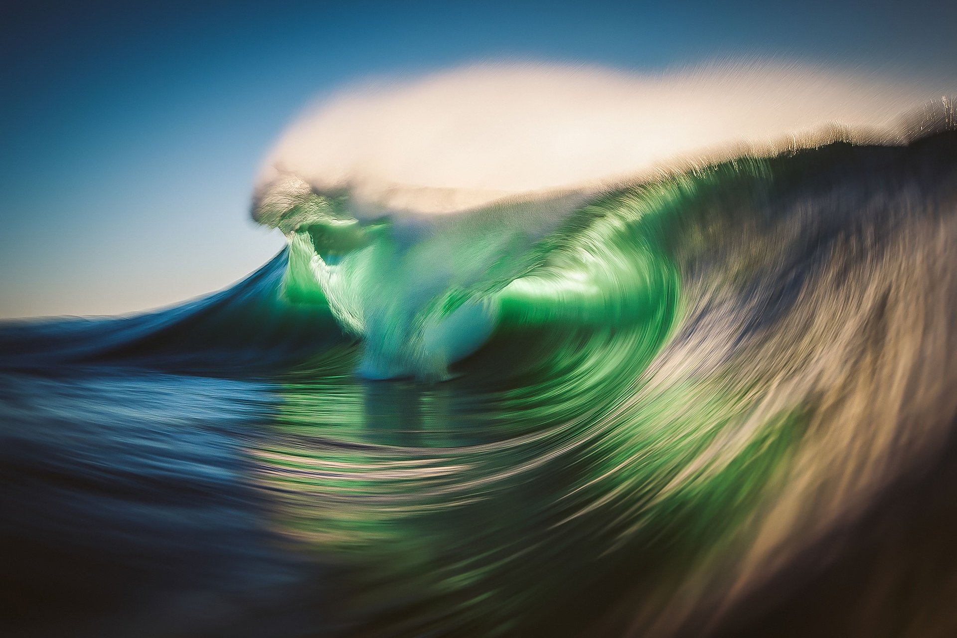 Волновой гребень. Море, волны. Изумрудная волна. Океан волны. Зеленая волна.