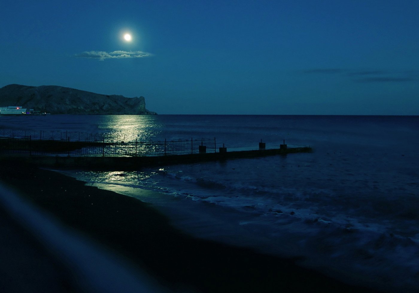 Ночь у берега 81гл. Пляж ночью. Ночь в море. Ночное море. Черное море ночью.