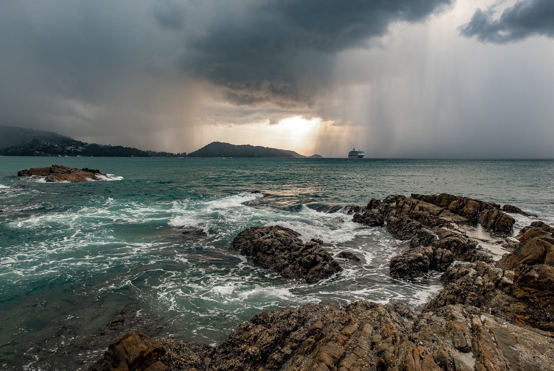 Любой шторм. Вулкан Креницына волны шторм. Мраморное море шторм. Баренцево море шторм. Картины шторм Баренцево море.