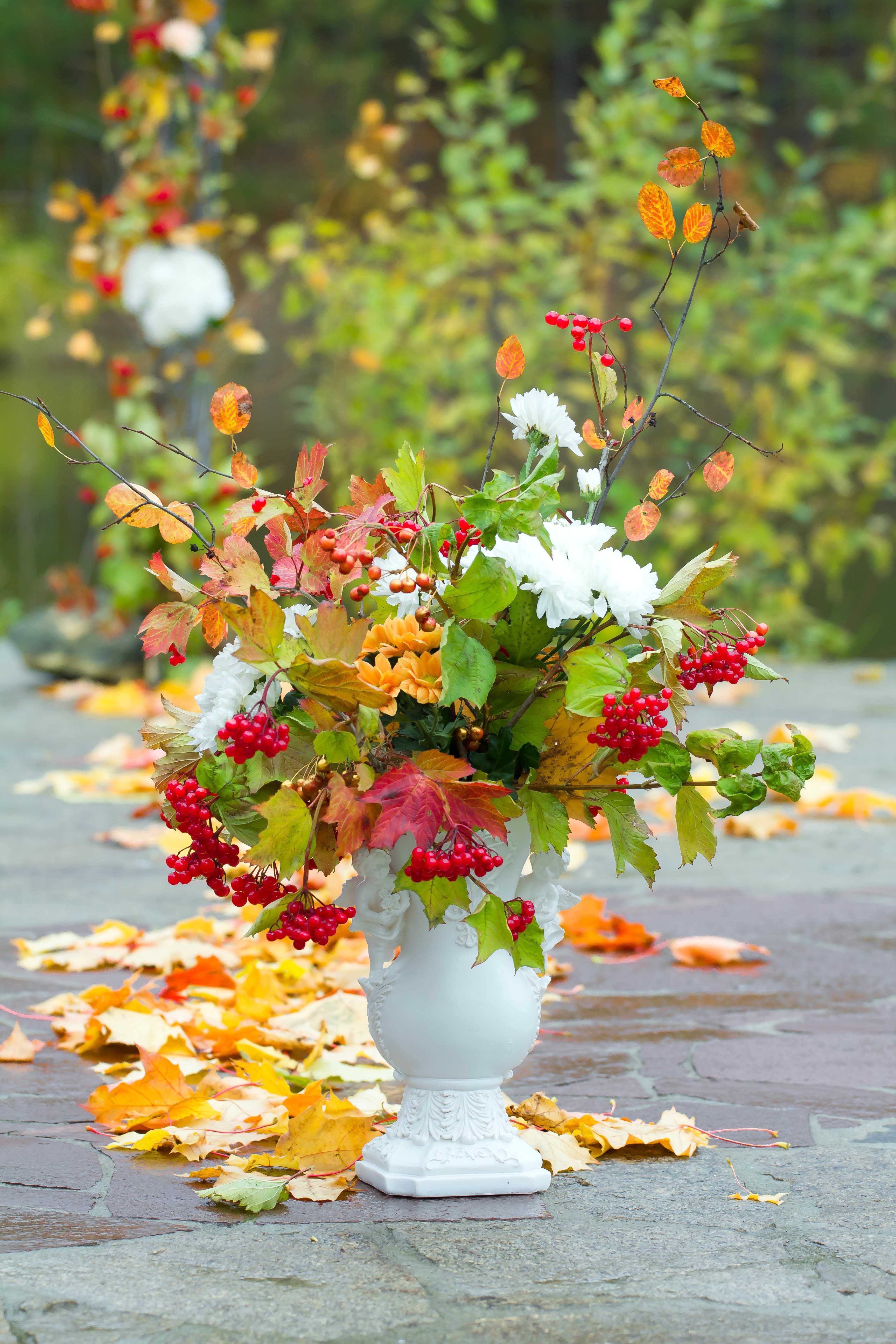 Было чудное осеннее утро. Осенние цветы. Осенняя композиция. Осенний букет цветов. Яркий осенний букет.