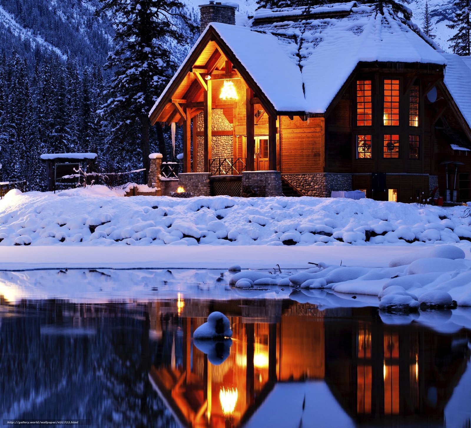 Новый год в озерах. Зимний дом. Дом в зимнем лесу. Уютный домик зимой. Заснеженный домик.