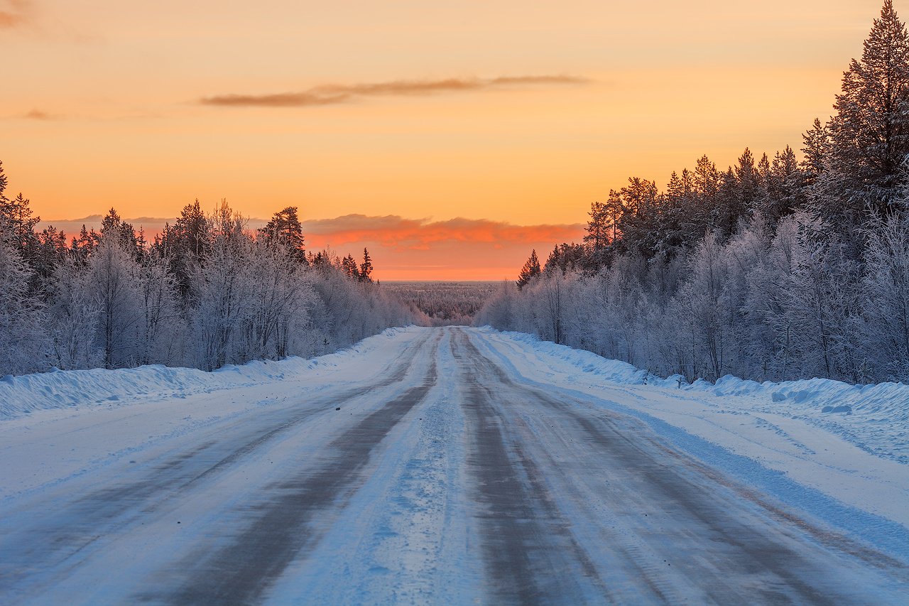 Тема зимней дороги. Зимние дороги. Дорога зимой. Снежная дорога. Заснеженная дорога.