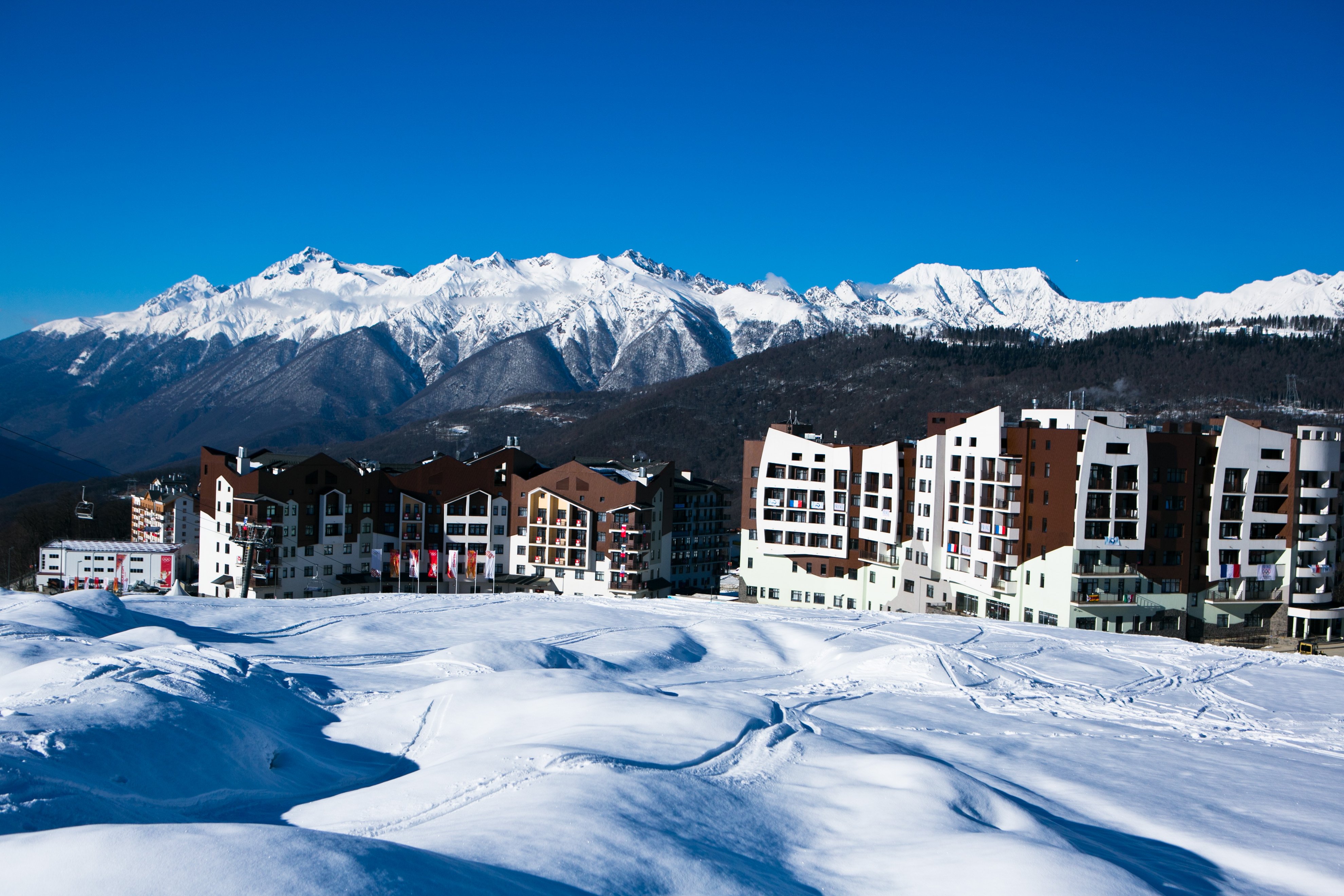 Rosa khutor. Красная Поляна роза Хутор зима. Golden Tulip красная Поляна. Сочи роза Хутор зима. Голден Тулип красная Поляна зима.