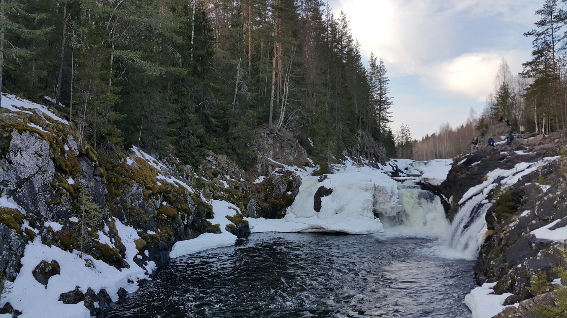 Водопад Кивач в Карелии летом