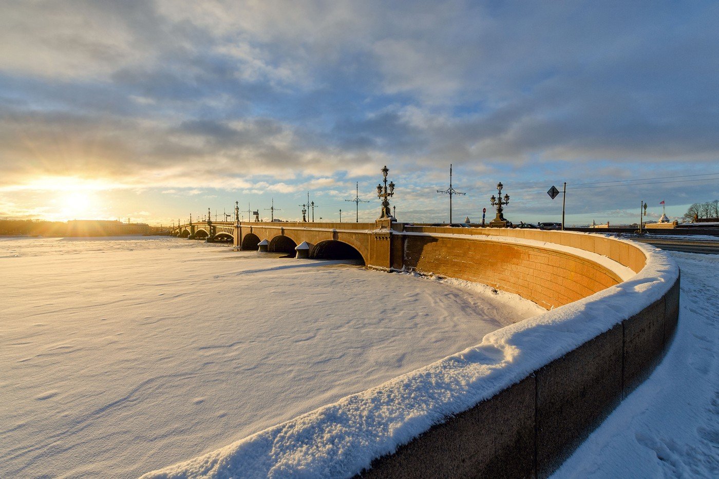 Тепло город санкт петербург. Троицкий мост Питер зима. Троицкий мост набережная. Александрия Питер зимой. Петропавловка Троицкий мост зима.