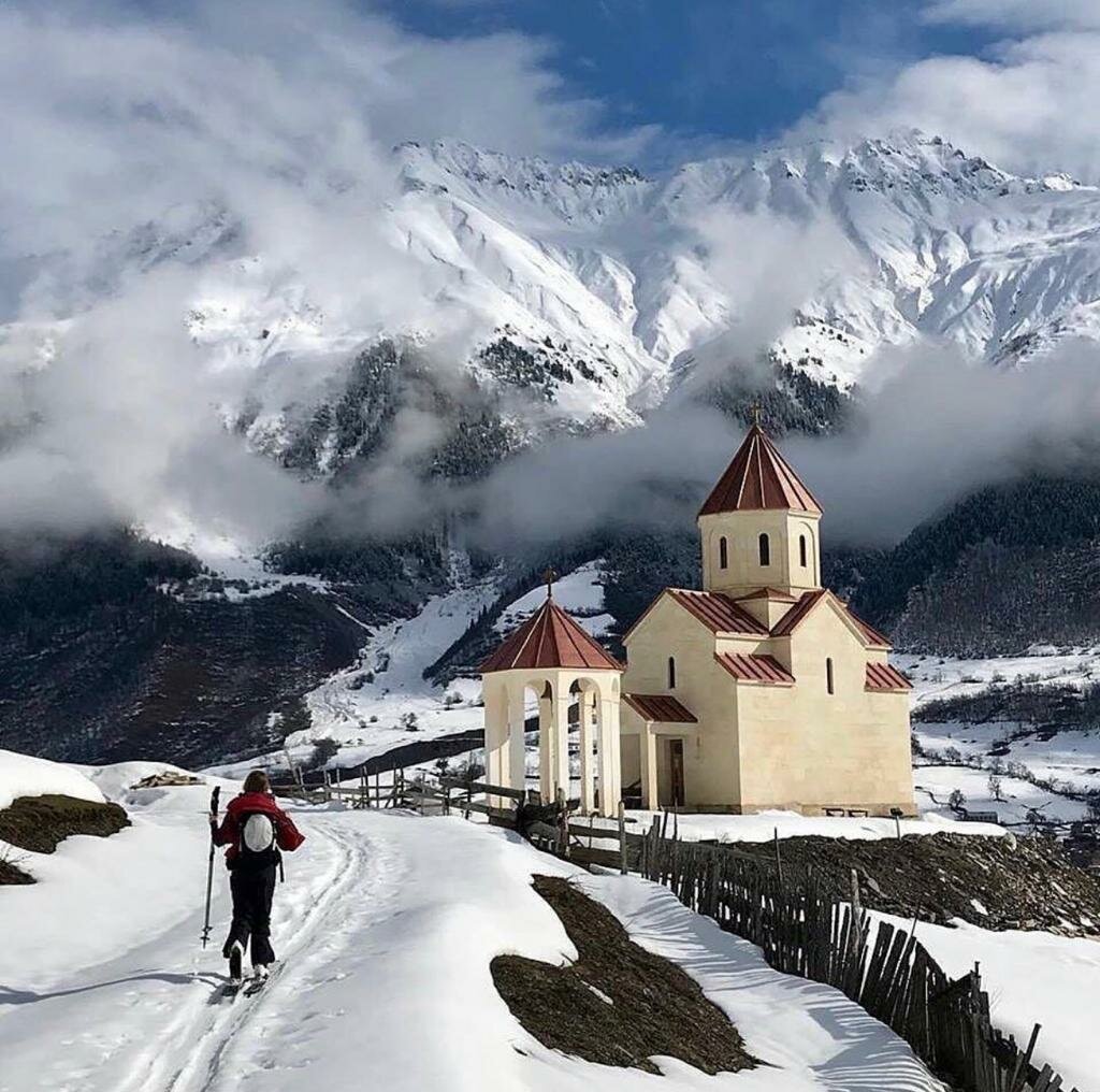 Грузия зима Церковь